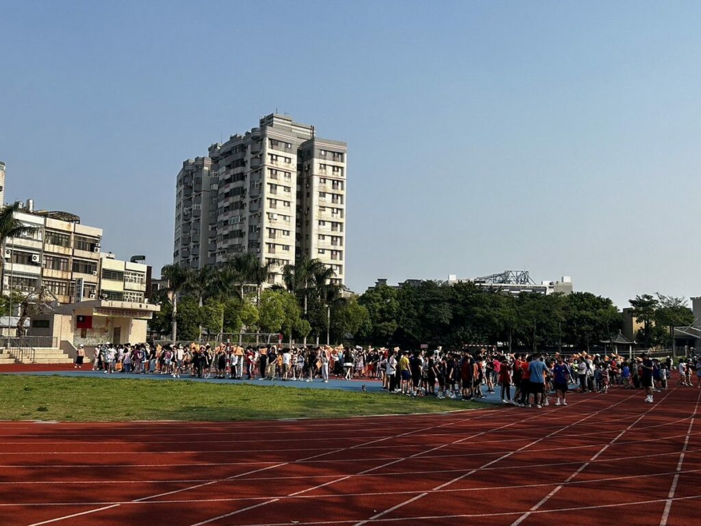 花蓮強震！桃園國小1800人緊急疏散到操場