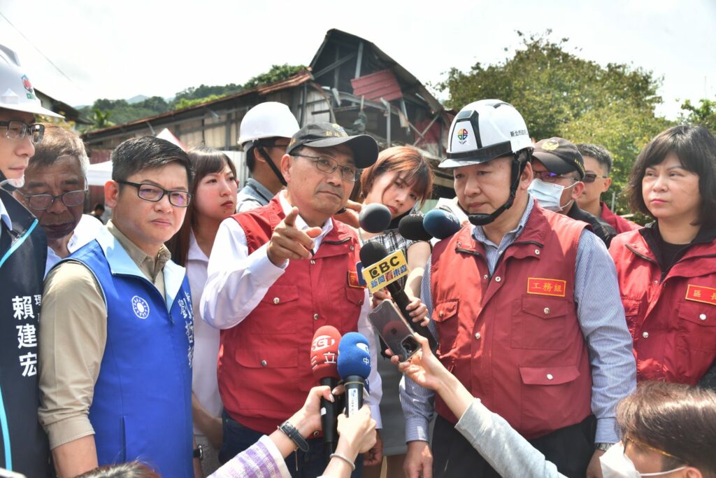 新店、中和房屋受損　居民預防性撤離　侯友宜現場勘查