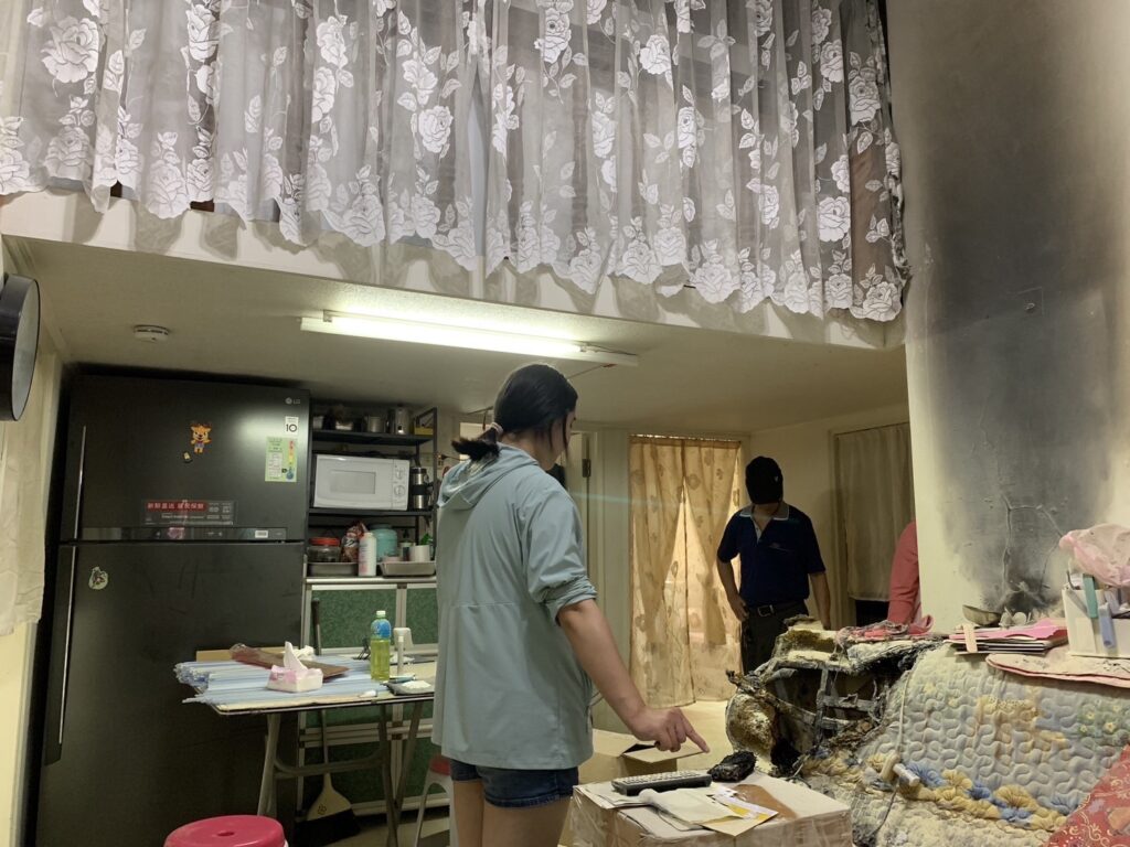 客廳突冒濃煙起火-住警器及時提醒立大功