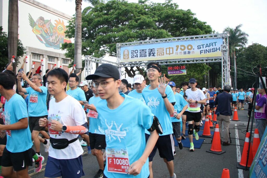 嘉義高中歡慶100週年校慶　8國逾2千跑者齊跑