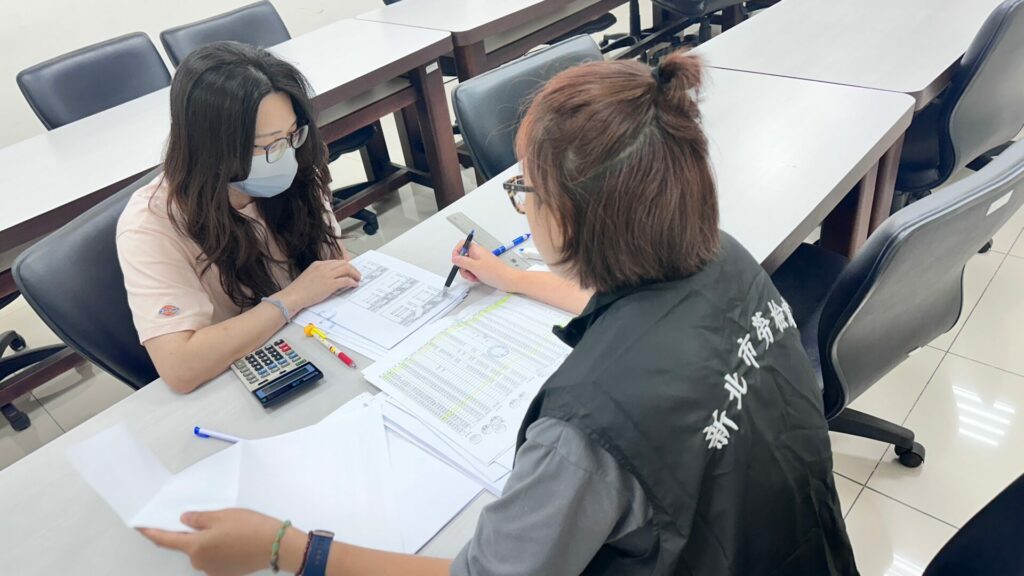 新北公布第2波違法雇主名單　242家業者遭罰1180萬元　嘉里大榮物流、國光汽車客運都被罰