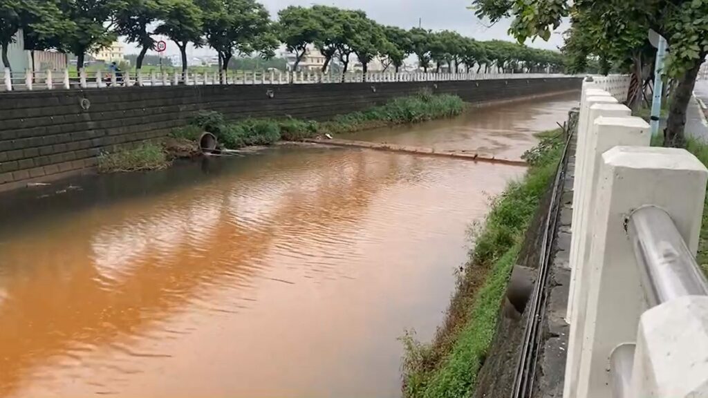 梧棲大排雨後黃河-中市環保局提前因應