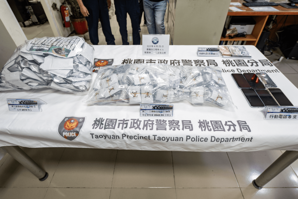 張善政慰勞桃園警察-中路派出所英勇制伏毒嫌-查獲毒品現款