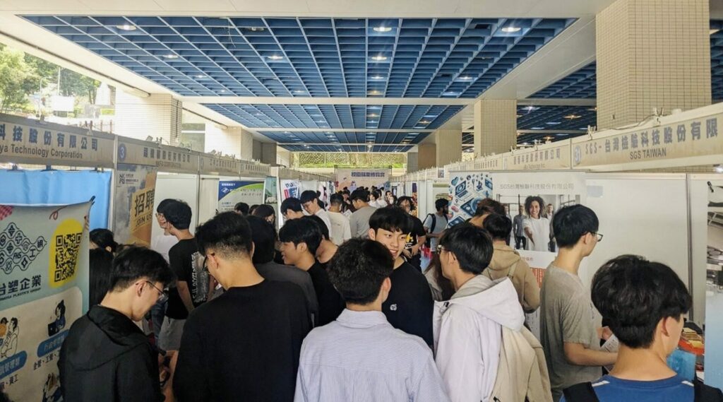 新北校園就博會6校陸續登場　釋出逾8000職缺　助學生找好工作