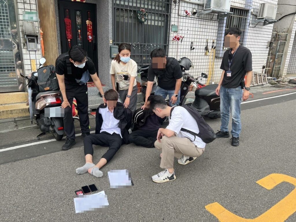 【有片】員警喬裝陪同遭詐被害人付錢-一網打盡取款車手