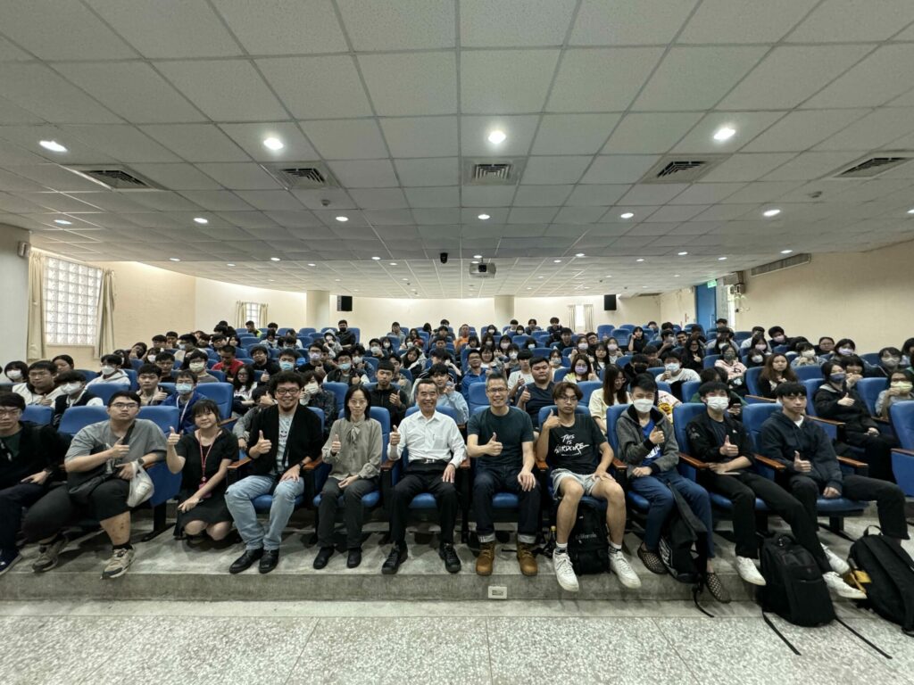龍華科大邀作家許峰源演講-助學子探索生涯發展