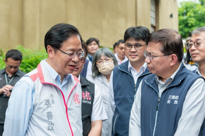 陪同中央視察火車站周邊建設-張善政：盼攜手加速推動工程進度