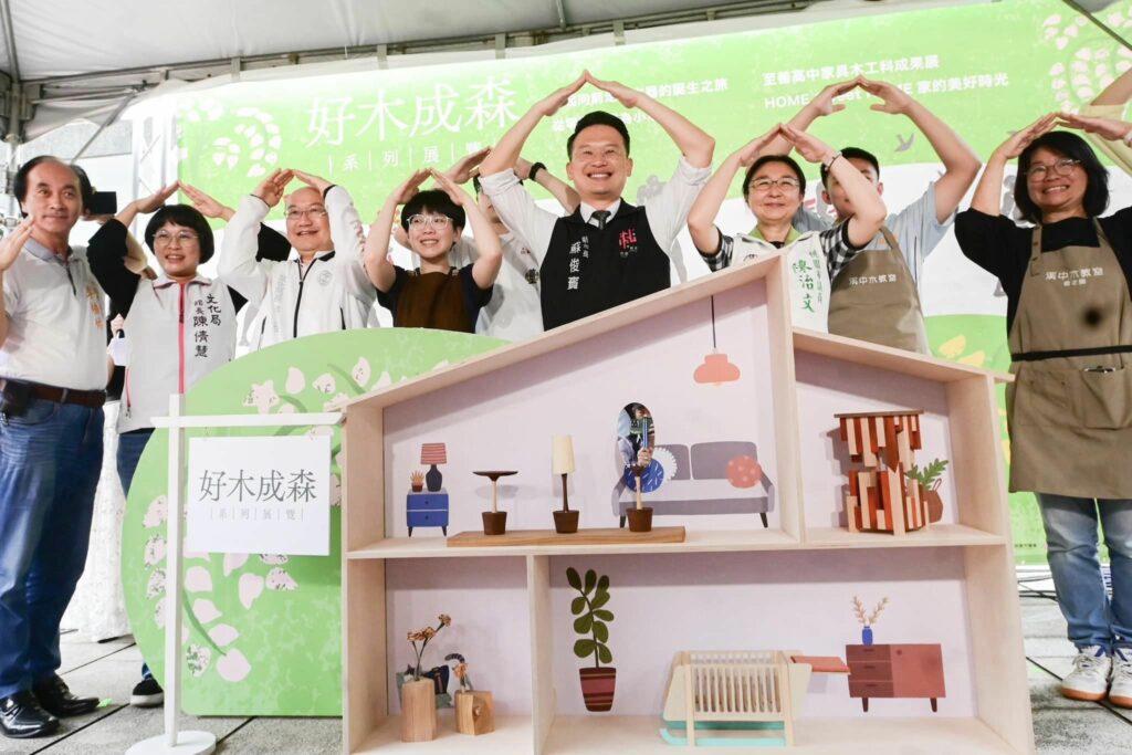 大溪木博館「好木成森」開展-蘇俊賓回憶熱愛木雕是因為她