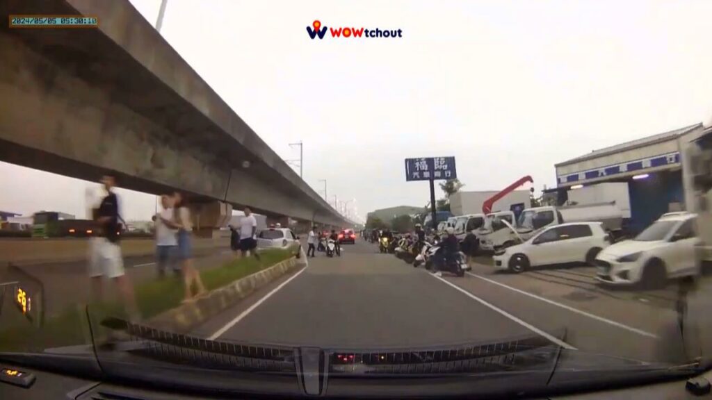 【有片】約50人封路飆車-蘆竹警出動快打警力到場 