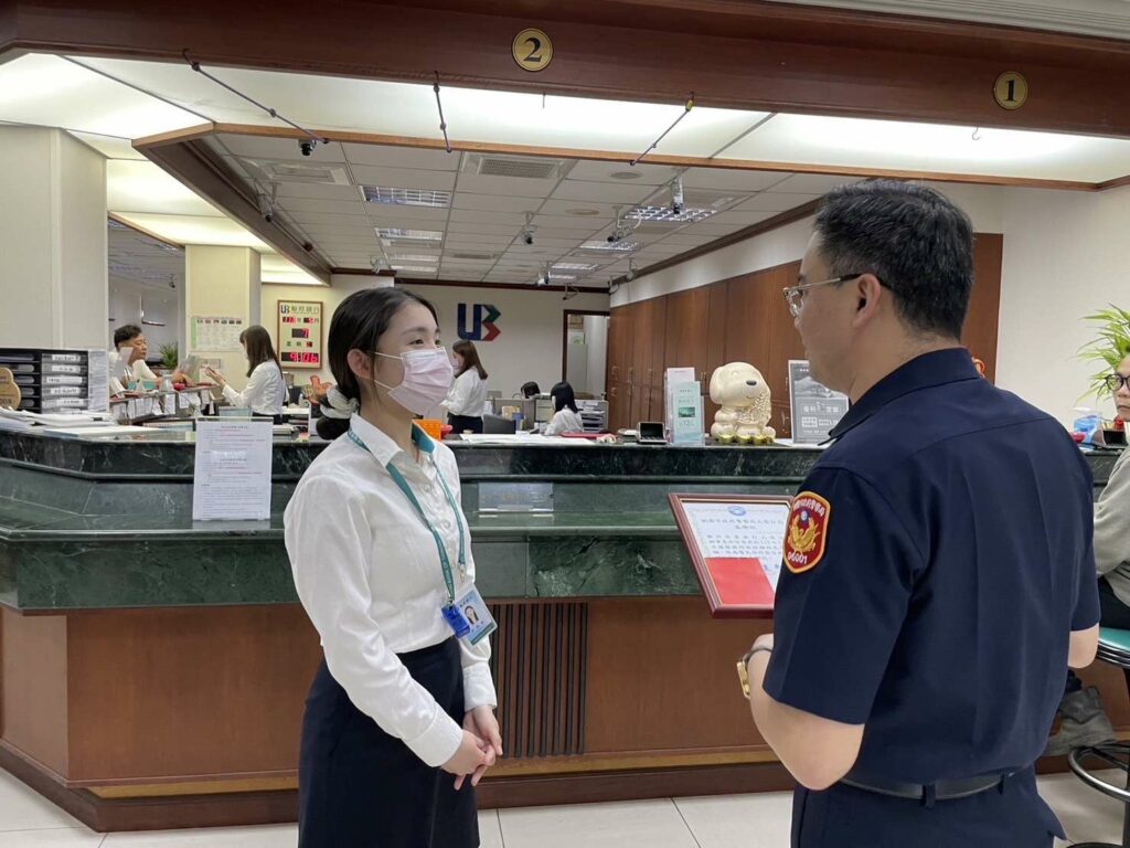 機警阻詐10萬元-大園警發感謝狀表揚有功行員