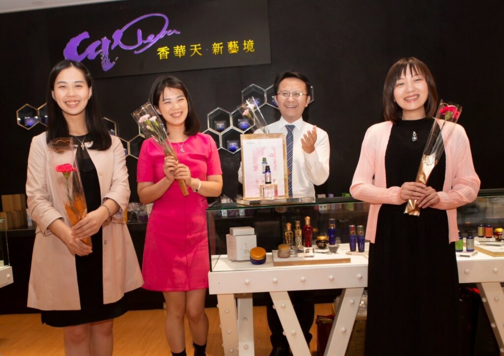 讓媽媽馨花怒放，母親節全新好禮盡在香華天gp-deva
