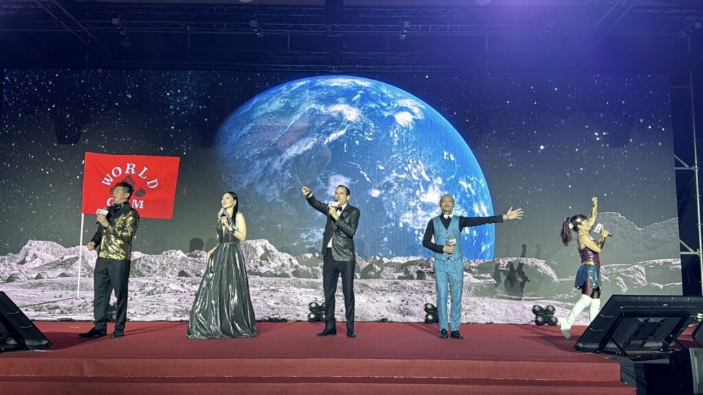 世界健身(2762-tw)上市首場春酒打造神秘感的外太空場景　world-gym全台120家分店5千名員工盛大派對