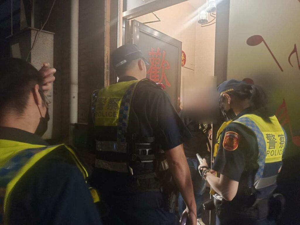 蘆竹警母親節前夕加強臨檢-確保治安平穩