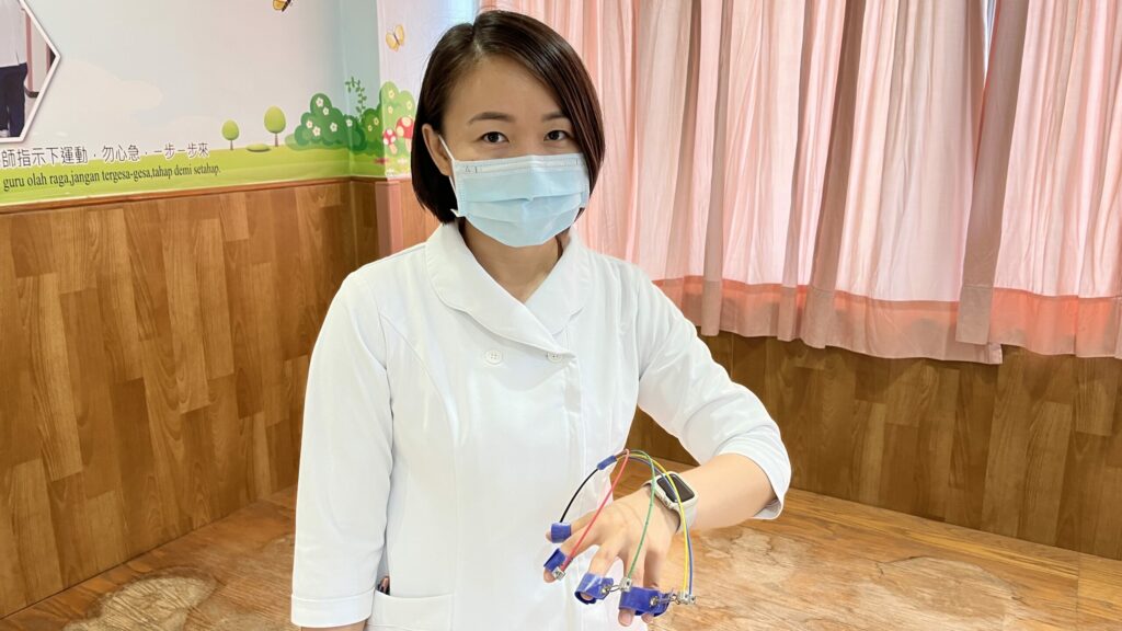 腦中風手指不聽使喚-部桃籲把握黃金復健期