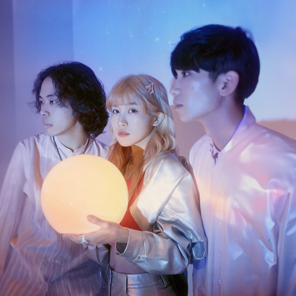 粉色搖滾樂團「奶油貝狗咬」推出全新單曲〈海邊的你〉-打造獨特「台味」的後座情-歌