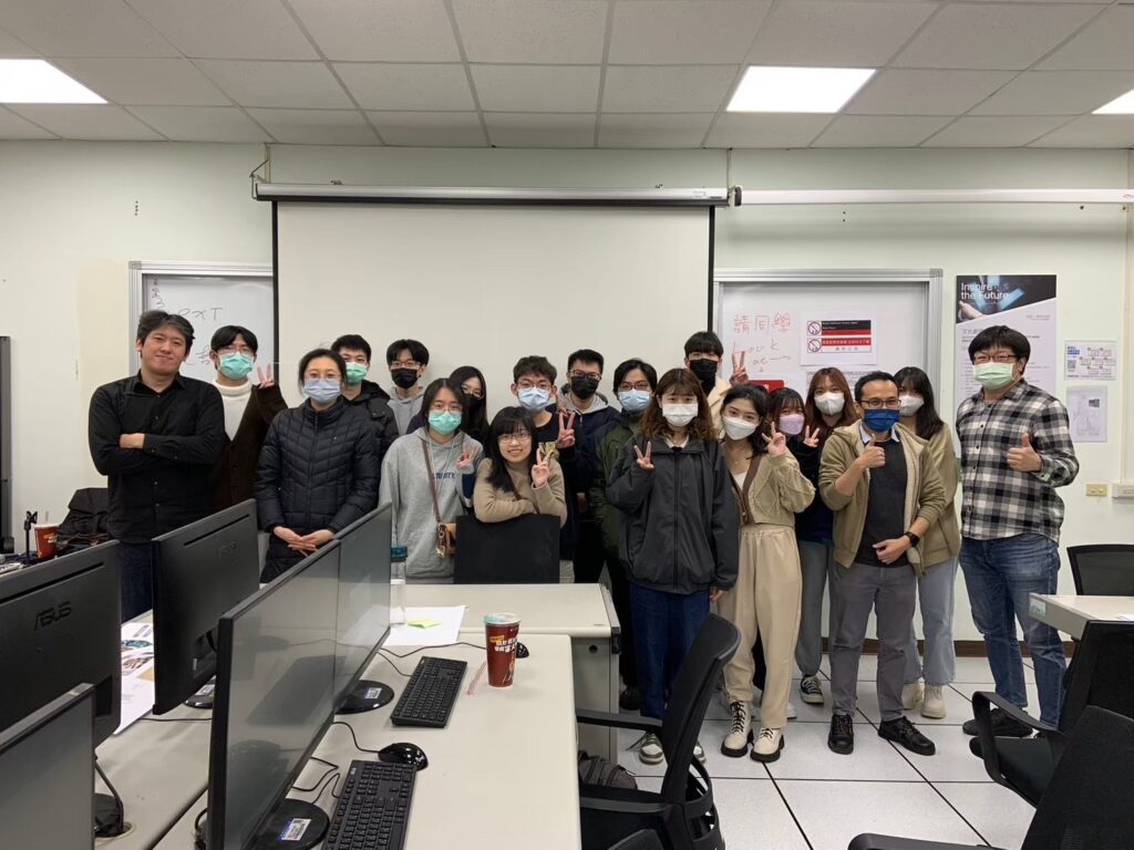 龍華科大文創系「如廁斗篷」守護貧窮地區女性-獲德國if學生設計大賽肯定 