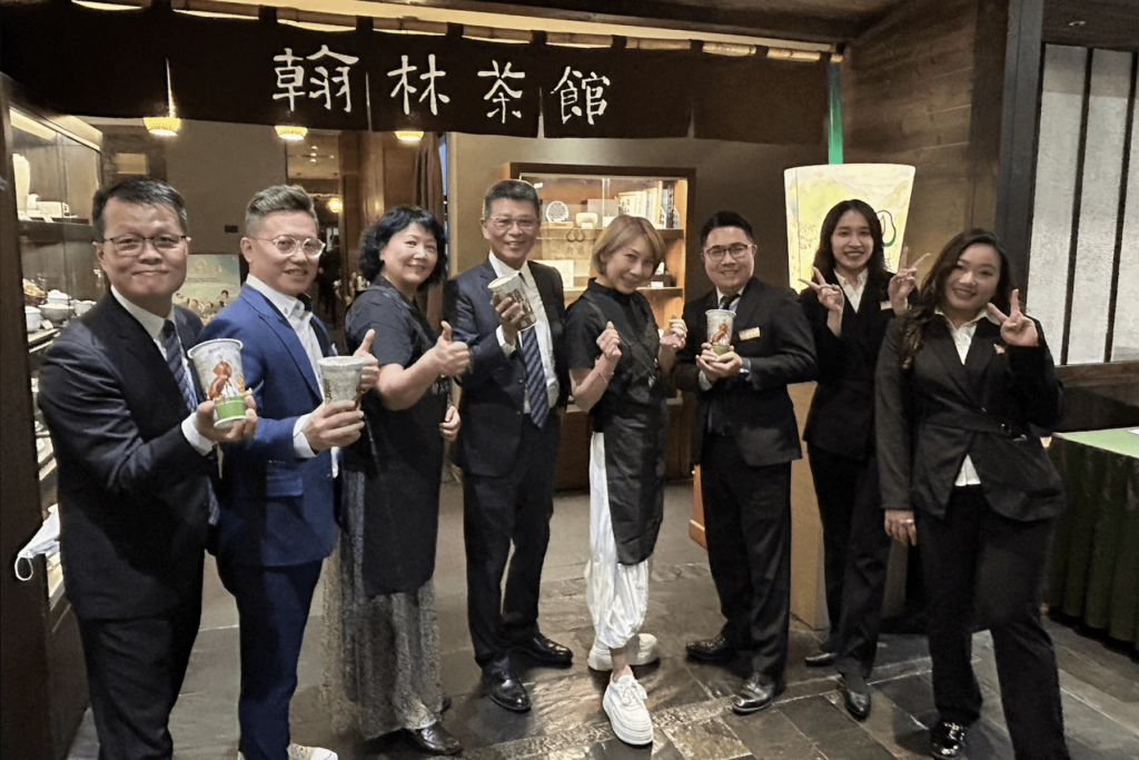 春河劇團與翰林茶館跨界合作-限量手搖杯引發搶購熱