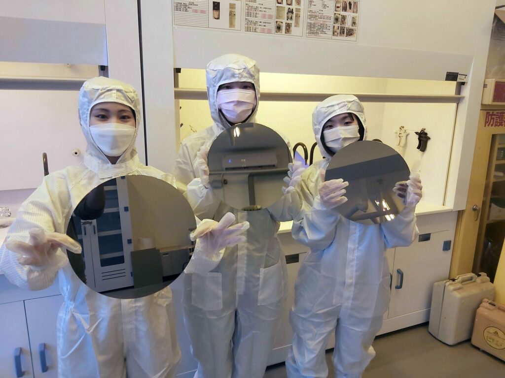 龍華科大半導體系攜手南亞科-助學子接軌職場