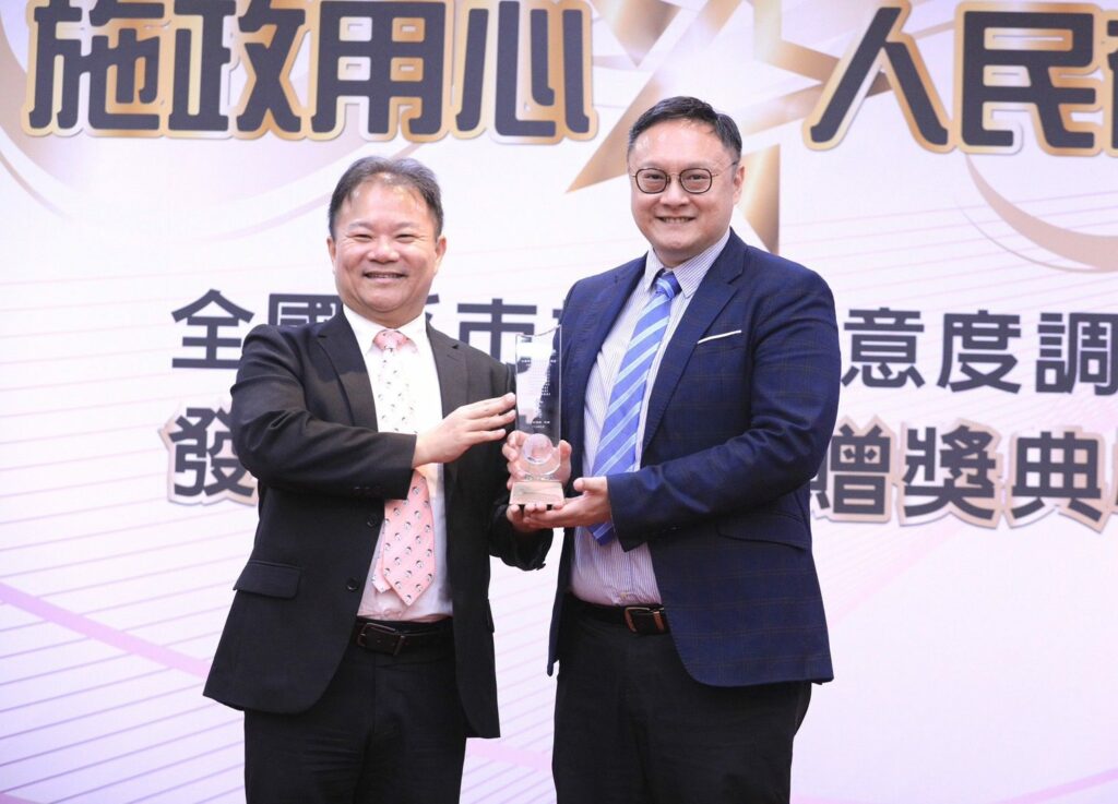 施政滿意度蟬聯「六都第一」！-中市府獲頒10金3銀大滿貫　鄭副市長領獎：持續打造幸福繁榮大台中