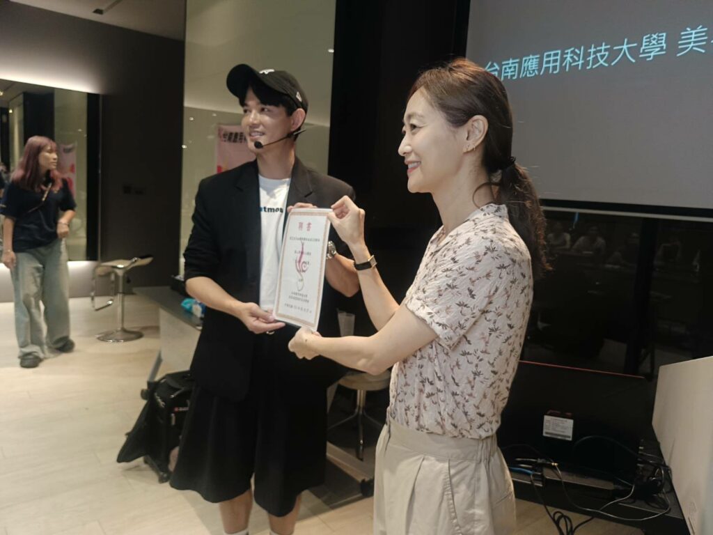 國民彩妝師ivan赴南應大分享職涯經驗　勉勵學子堅定追求彩妝夢