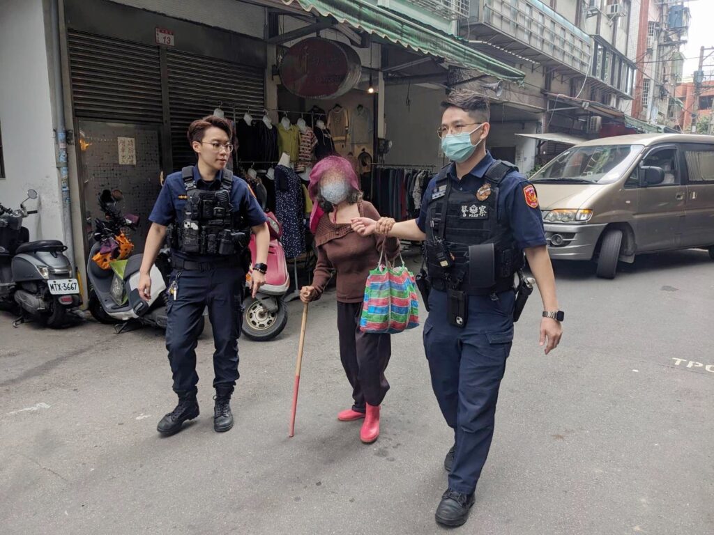 印尼新住民失智迷途-龜山警耐心溝通查身分