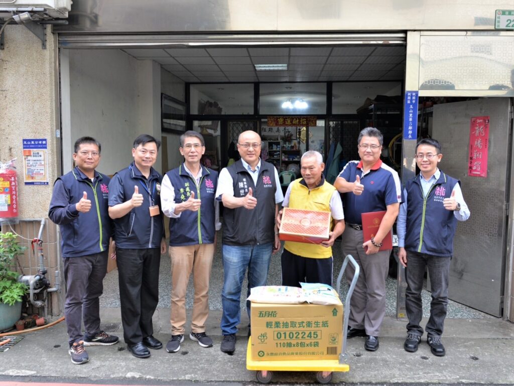 桃園環保局攜手企業送愛心-資收個體戶感受社會溫暖