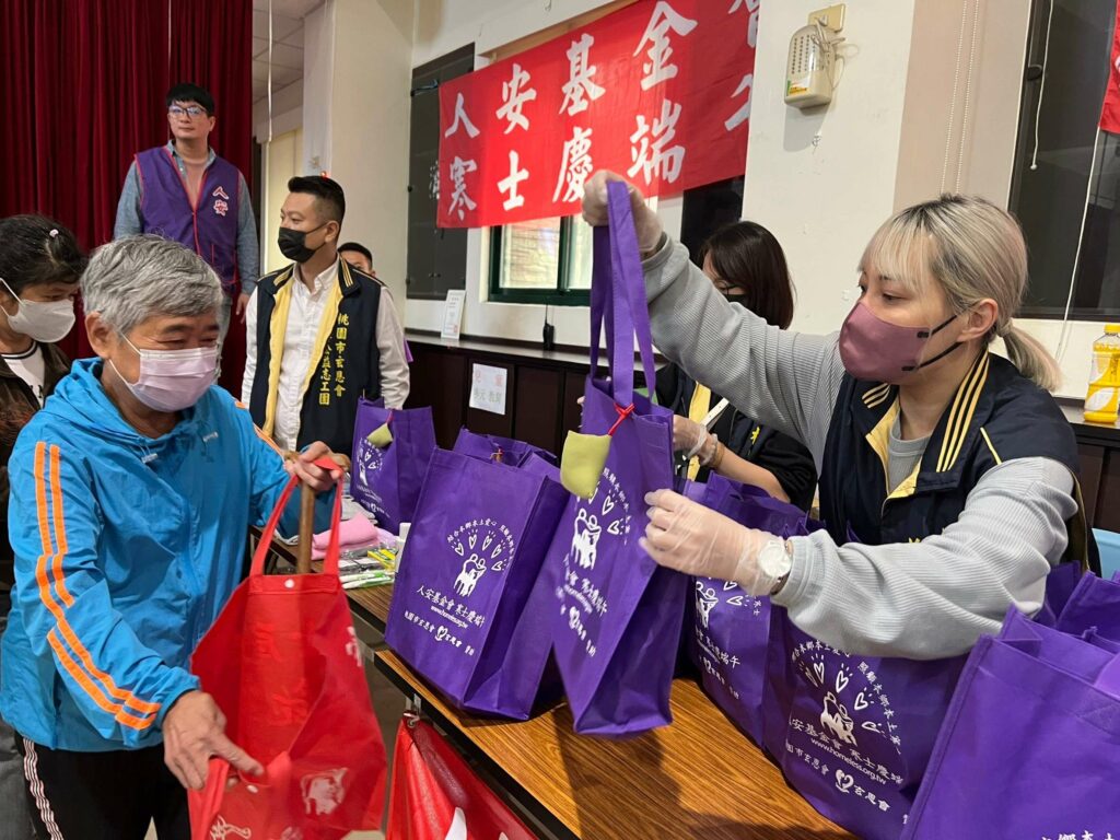 人安基金會提前慶端午-鼓勵桃園寒士重新自立
