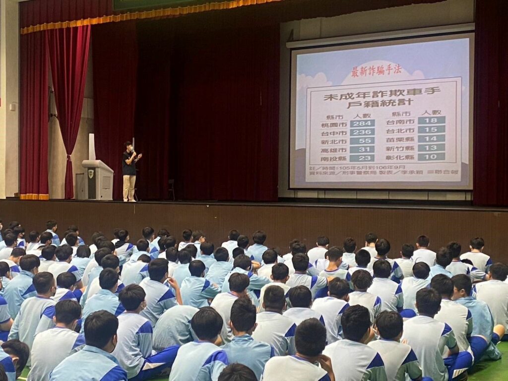 平警攜手平鎮國中-舉辦反詐及婦幼安全宣導活動
