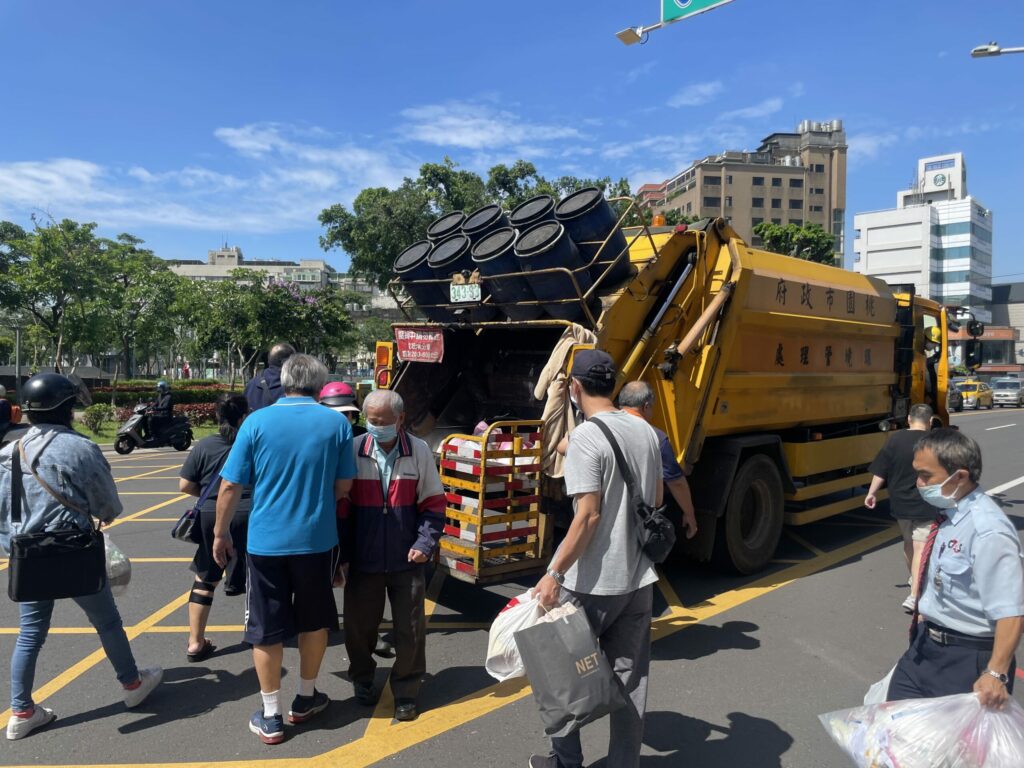 桃園垃圾車端午連假不打烊-倒廚餘前記得做1事