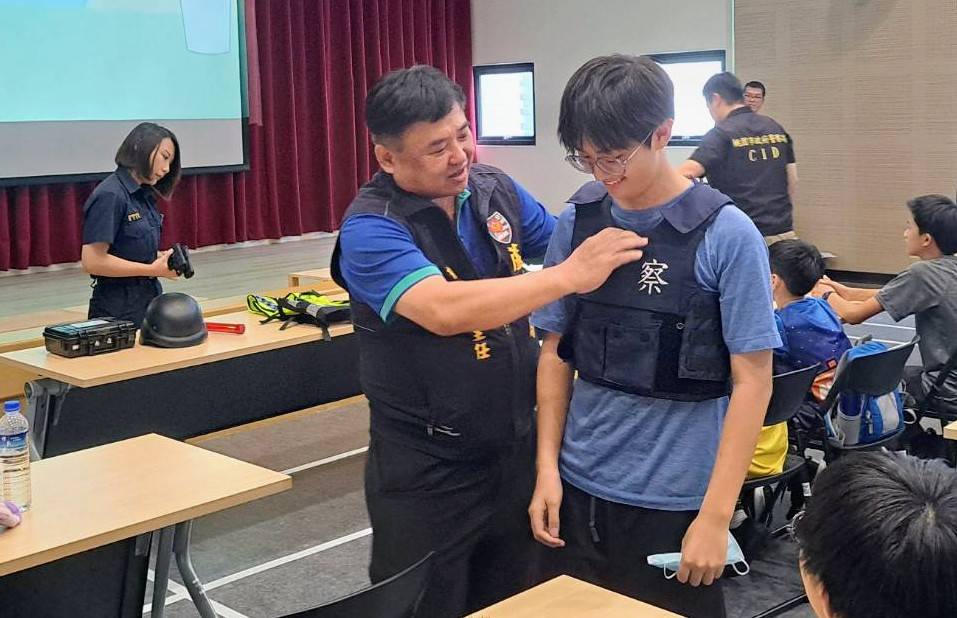 國小學子參訪蘆竹分局-防詐、反毒觀念向下扎根