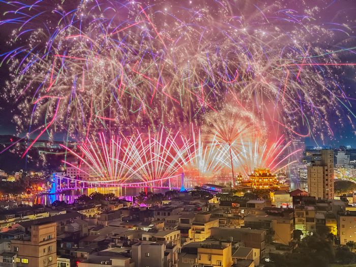 粽夏音樂饗宴暨花火之夜龍潭大池登場-氣氛high到最高點