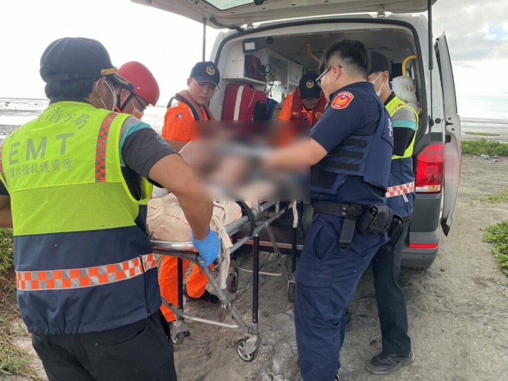 女情緒低落尋短　海巡警消趁隙奪刀-成功救援寶貴生命