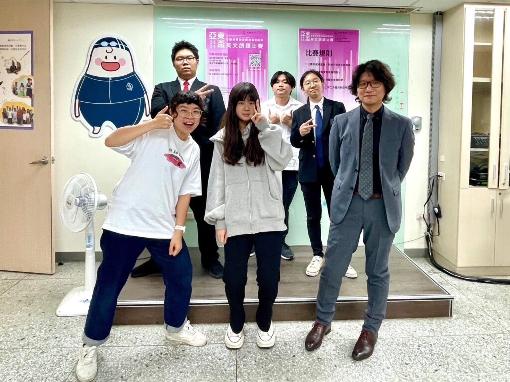 全國技專校院英文朗讀比賽競爭激烈-龍華科大學子展現實力奪佳績
