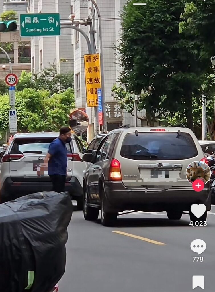 無法超車情緒失控-uber司機憤攔車敲窗挨告