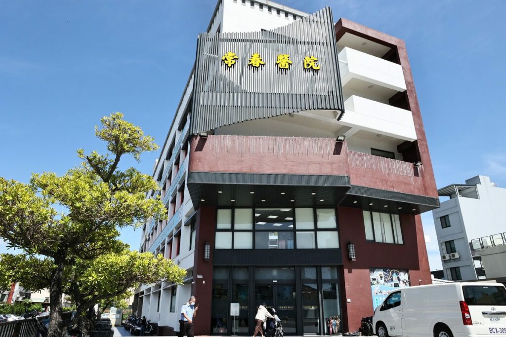 影音/打開窗簾看到玉山-常春病房山景伴復健