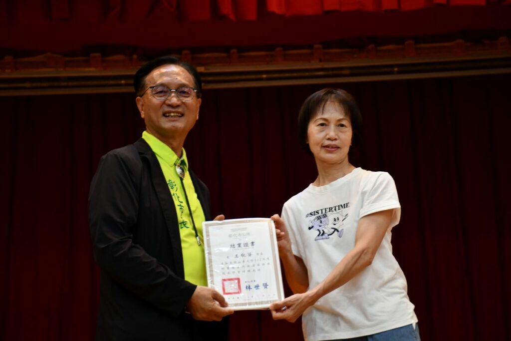 彰市長青大學結業式　林世賢市長指示開ai課程