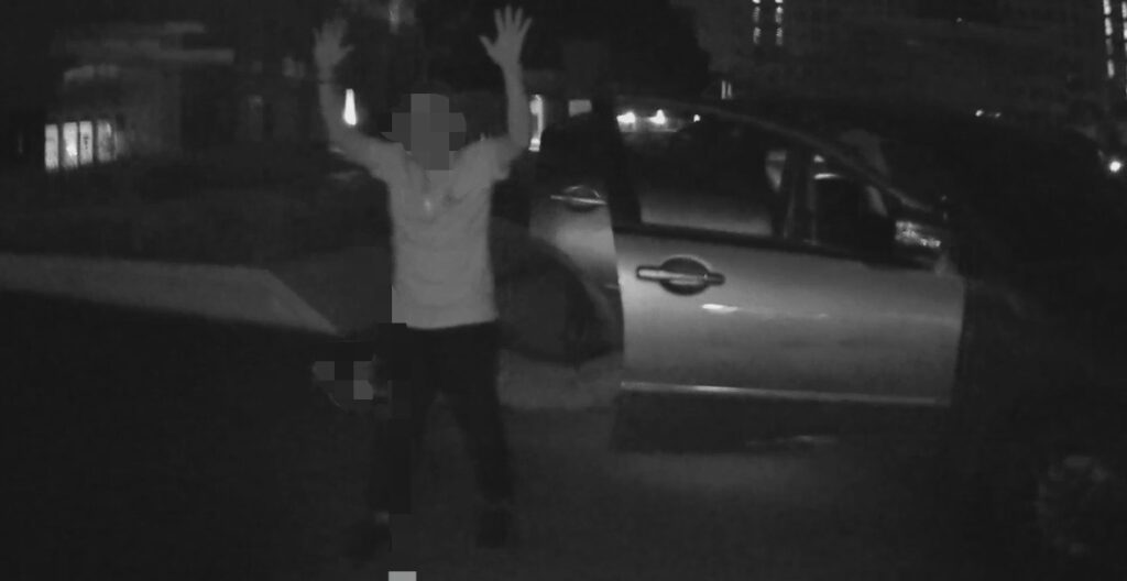 【有片】又見喪屍菸彈！3通緝犯拒檢駕車衝進校園-桃警開15槍逮人