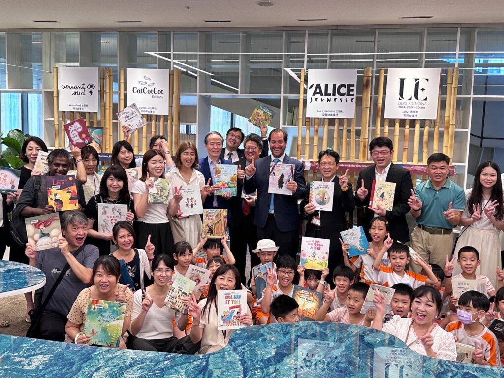 桃市圖啟用比利時圖書專區-促進國際文化交流