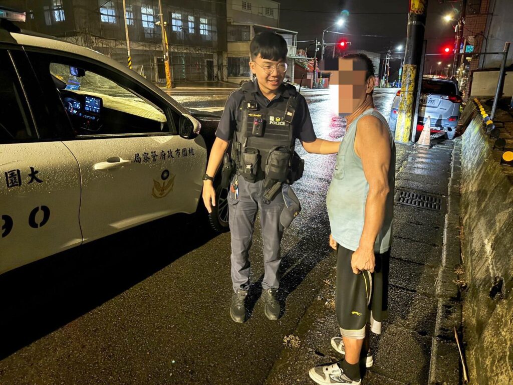 失智翁中壢迷途走了兩天-全身濕透在大園被警尋獲