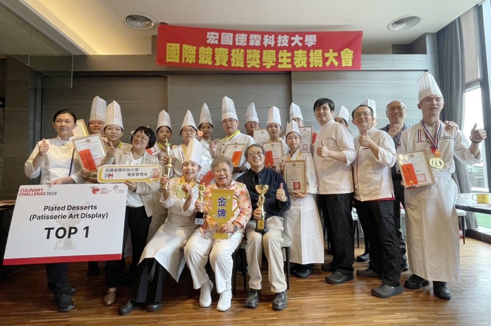 宏國德霖科大學生國際競賽獲獎無數為校爭光-林謝罕見頒獎勵金及獎狀