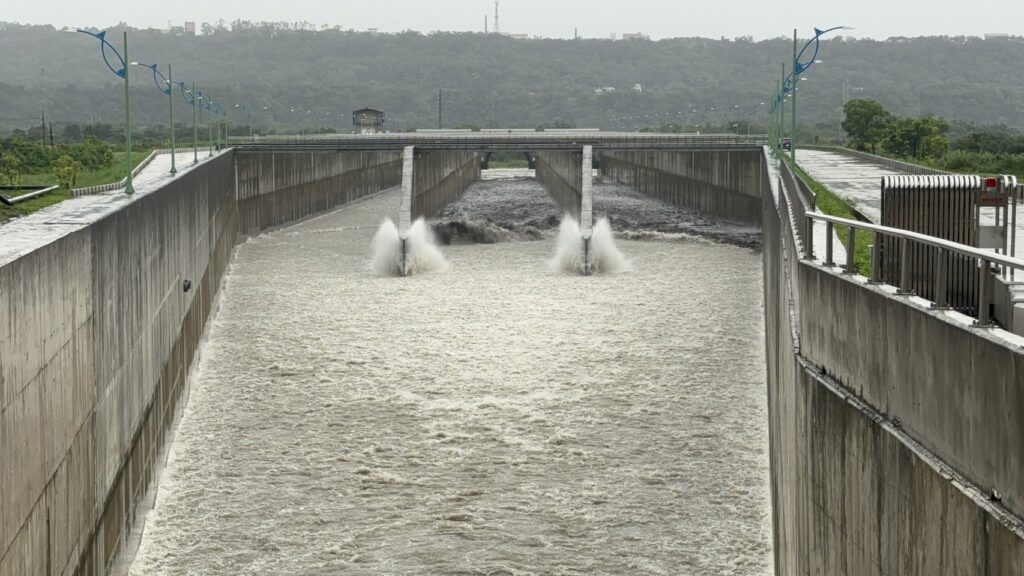 凱米颱風挾豪雨侵台-北水分署啟用石門水庫阿姆坪防淤隧道