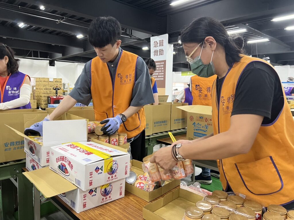 中南部傳淹水、土石流災情-安得烈慈善協會500箱物資及時伸援