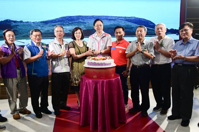 中壢張廖簡宗親會理事長高票連任-張善政親自祝賀