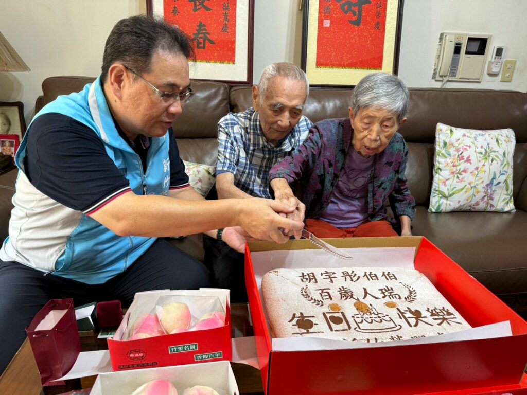 人瑞榮民胡宇彤百歲華誕-新竹榮服處溫馨祝壽