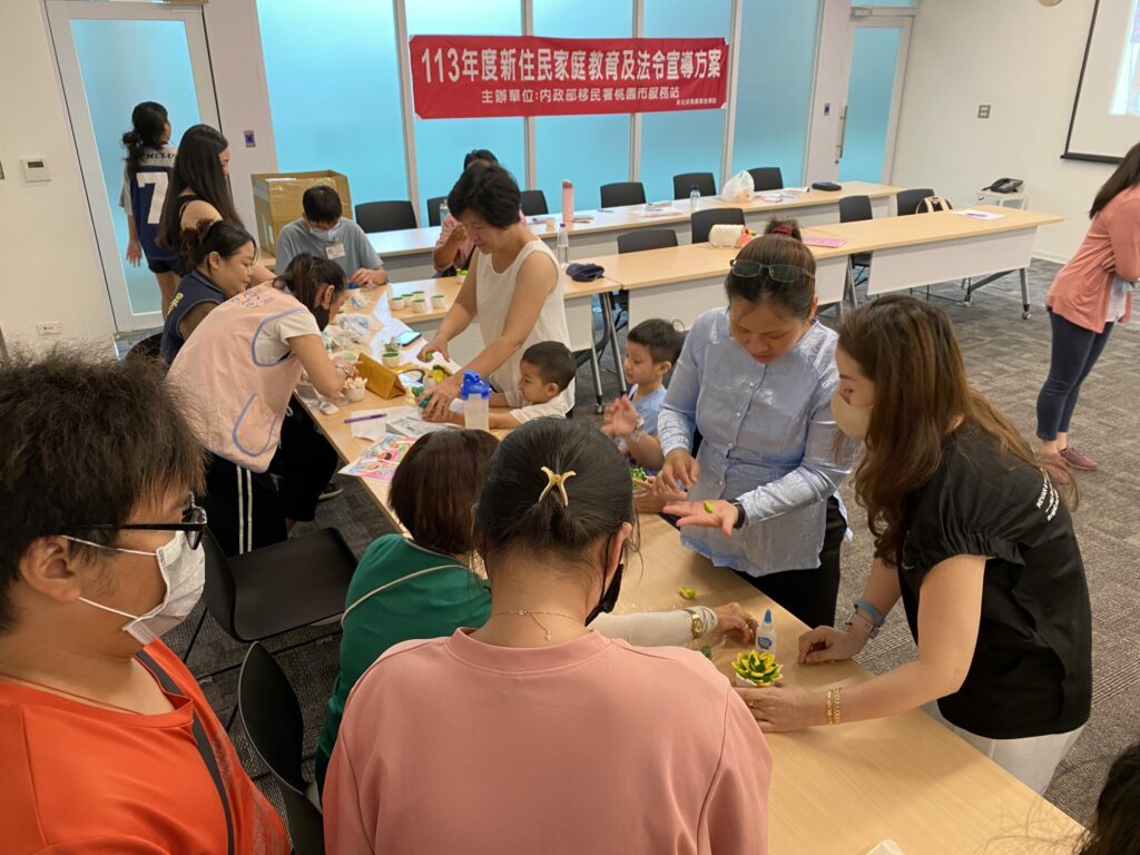 移民署桃園站法令宣導活動-新住民手作多肉植物分享來台經驗