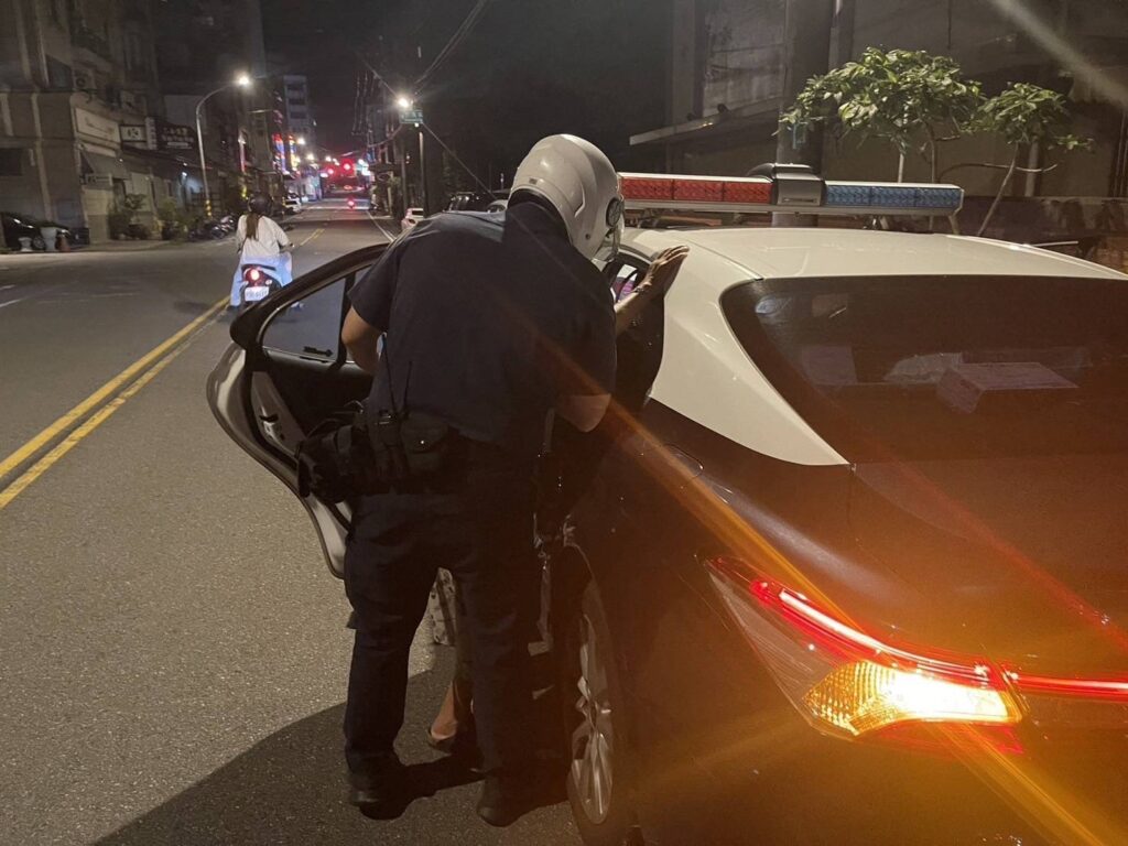 失智翁獨自外出迷途-楊梅警助結束流浪記