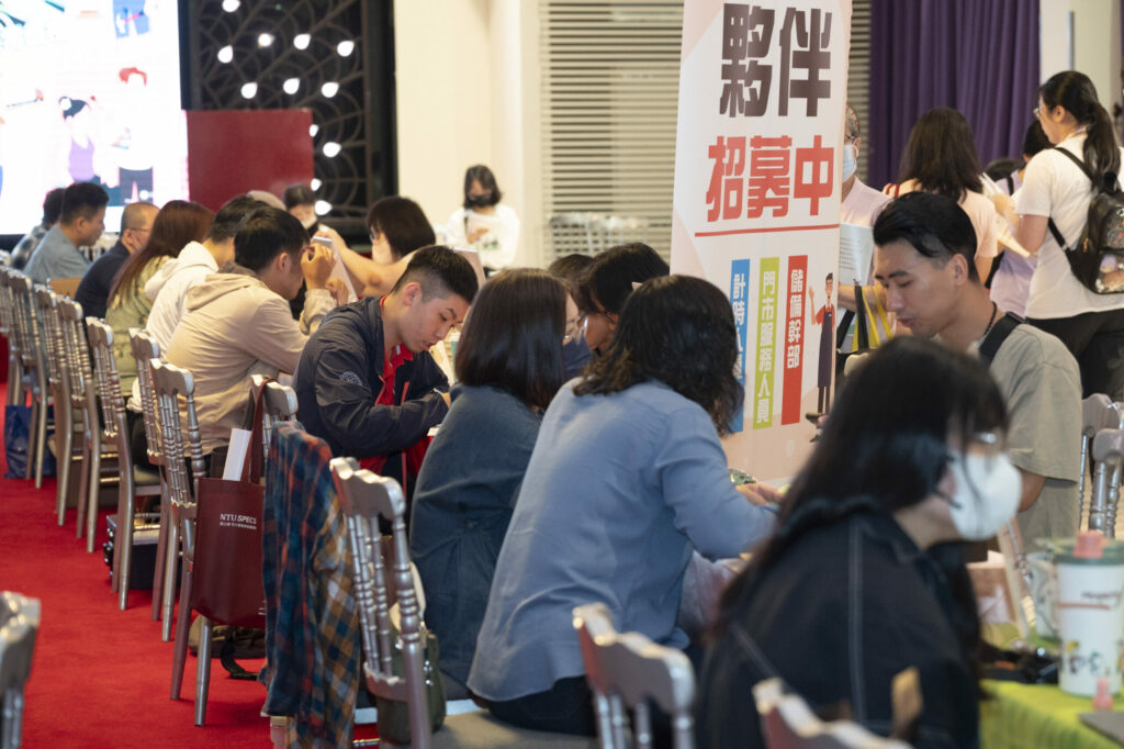 桃市就服處徵才活動登場-逾200人熱情響應