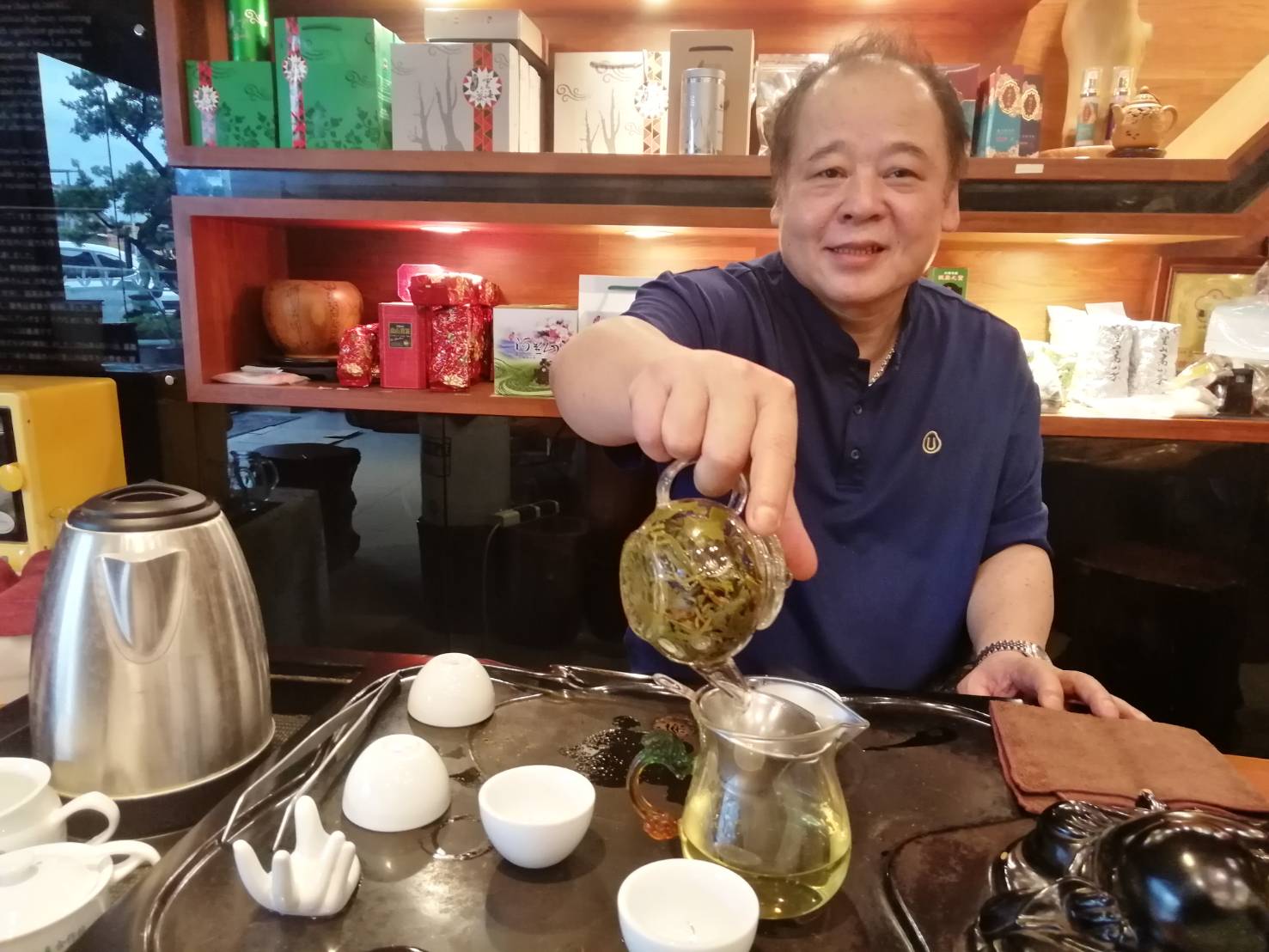 白內障手術只需半小時-茶行老闆熟男變型男