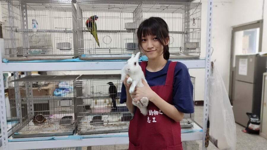 美少女大學生分派到動保處服務　開心能面對超萌臉孔工作夥伴們
