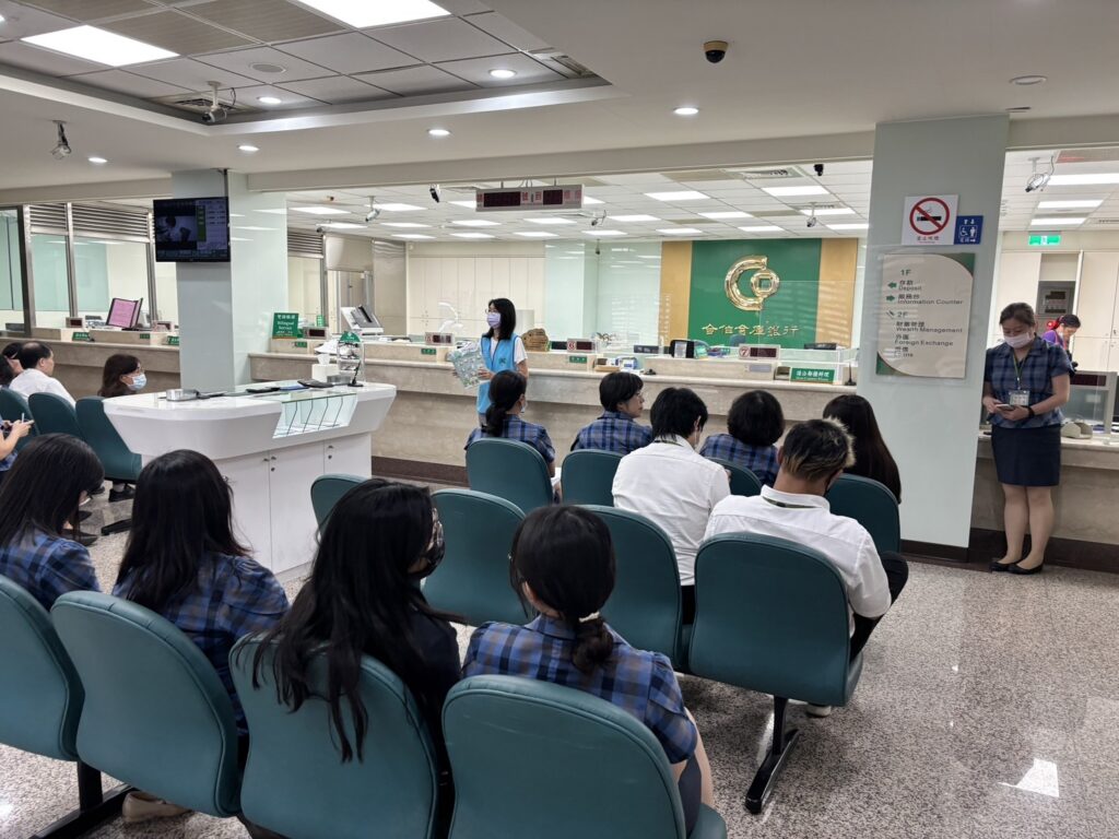 為環境盡心力-台水二區處前進銀行推廣節水、e化帳單